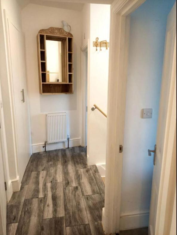 Apartament Stylish 2-bed Flat, Quick Access To Sights Londra