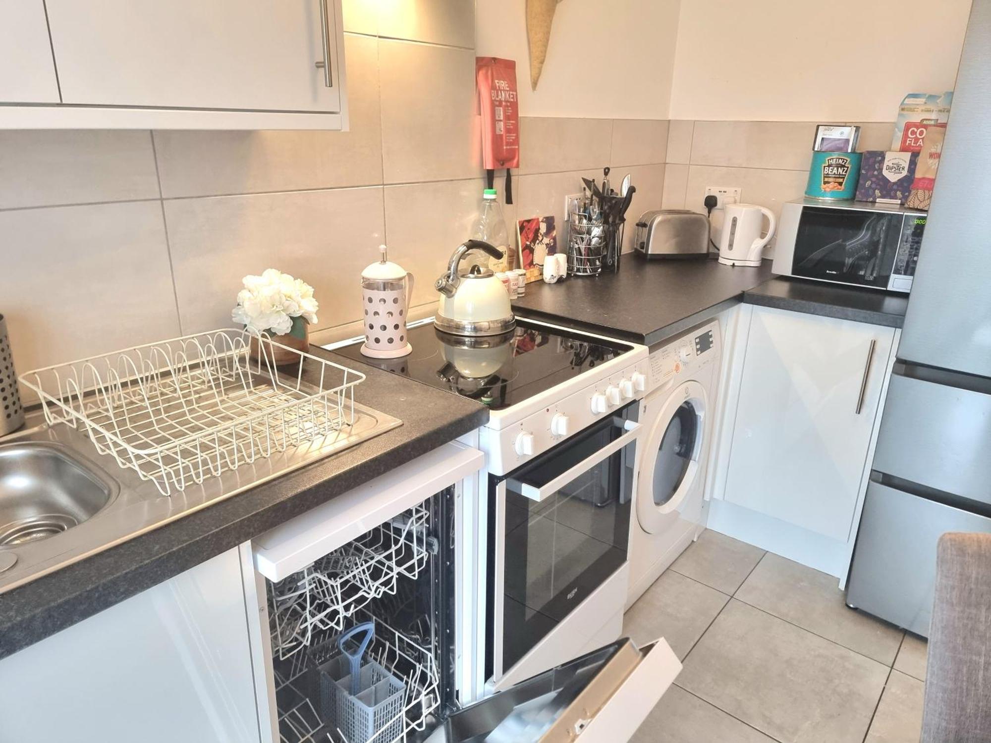 Stylish 2-bed Flat, Quick Access To Sights Londra